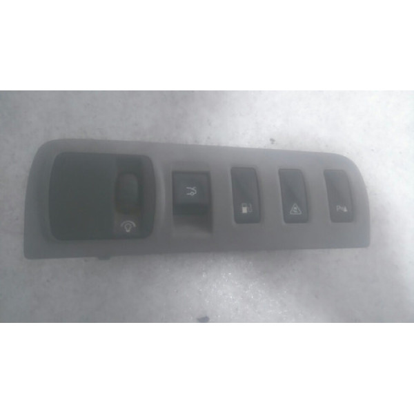 Comando Botão Porta Malas/gasolina Renault Fluence