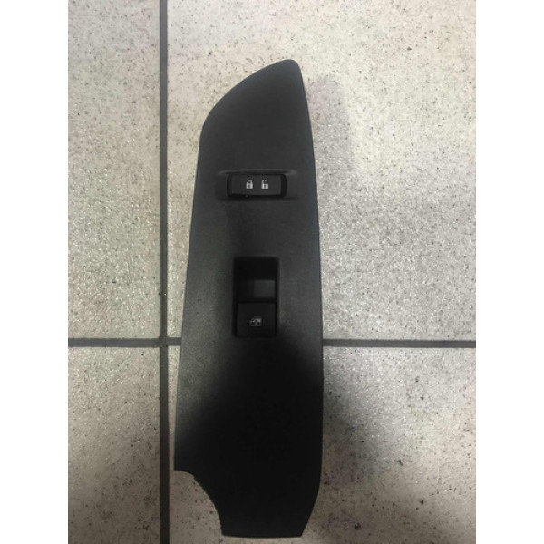 Comando Vidro Elétrico Dianteiro Direito Chevrolet Tracker